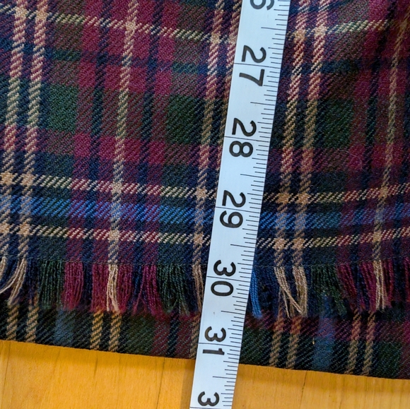 Who doesn't love plaid? Vintage Liz Claiborne 8P 100% wool plaid skirt. - Picture 7 of 7